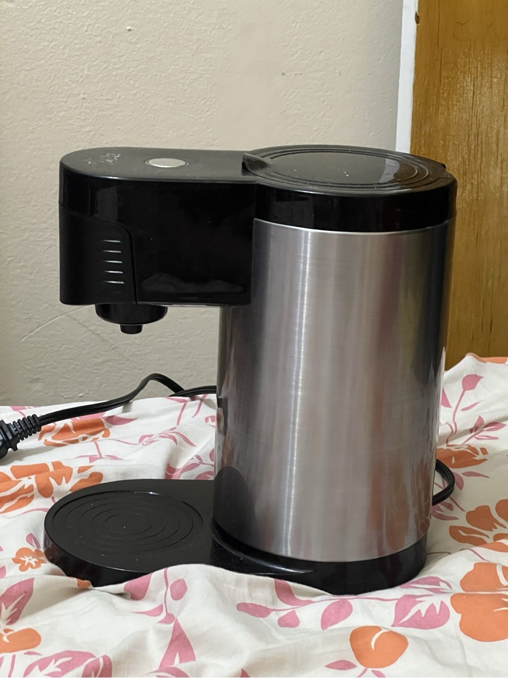 Single-Serve Coffee Maker in Black and Stainless Steel